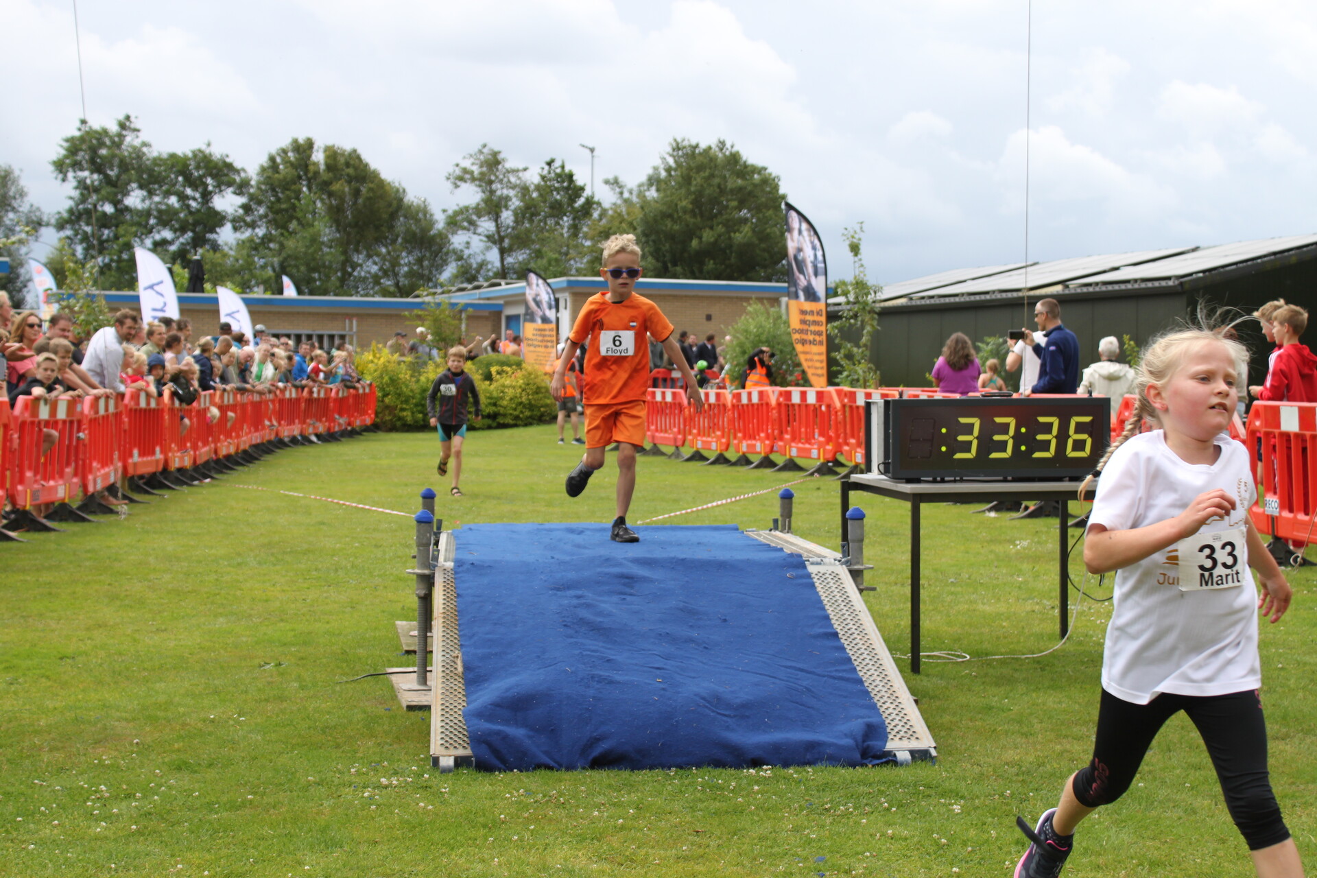 Finish foto van Floyd Dunki Jacobs